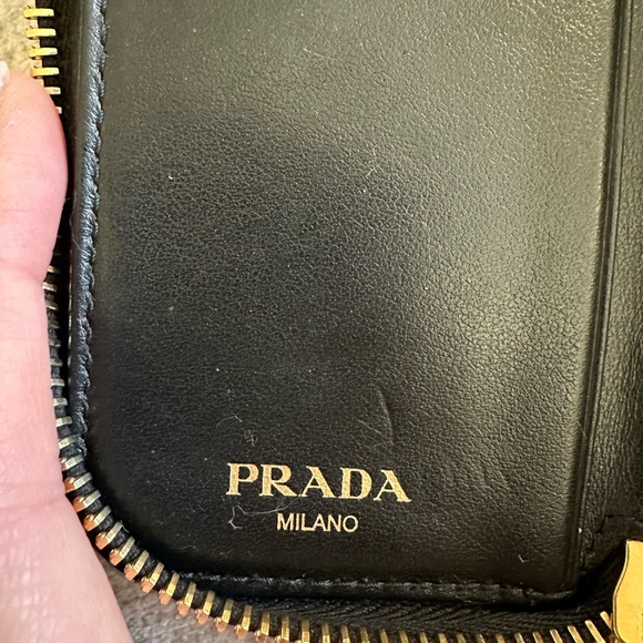 Prada Saffiano Zip Key Holder 6 Ring 2 missing - Picture 3 of 6